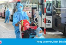 ‘Mẹ con tôi rất may mắn khi được về quê nhà’