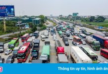 Chờ 2 giờ chưa qua được chốt kiểm dịch Pháp Vân