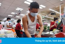 Dân Hà Nội vào siêu thị mua thực phẩm trước giờ thắt chặt giãn cách