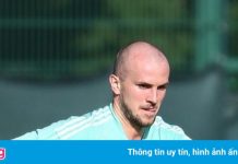 Sao Arsenal cạo trọc đầu trước mùa giải mới