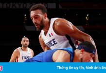 Tuyển bóng rổ Mỹ bất lực trước trung phong cao 2,16 m