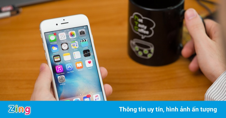 Không chịu dùng iPhone, cầu thủ bóng rổ khiến cả đội bị phạt