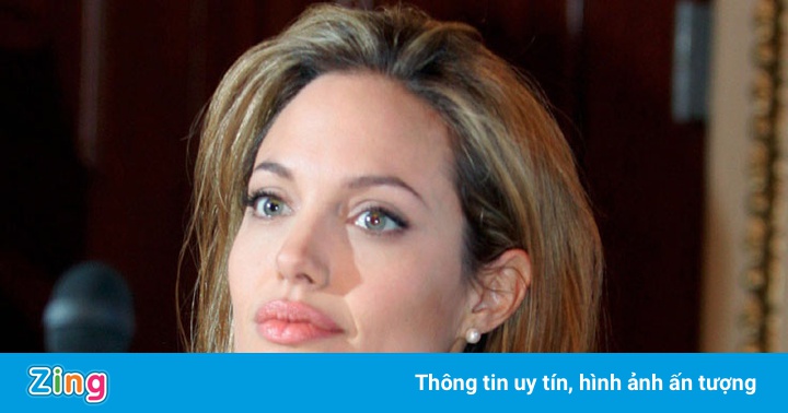 Angelina Jolie lại châm ngòi cuộc chiến mới Brad Pitt