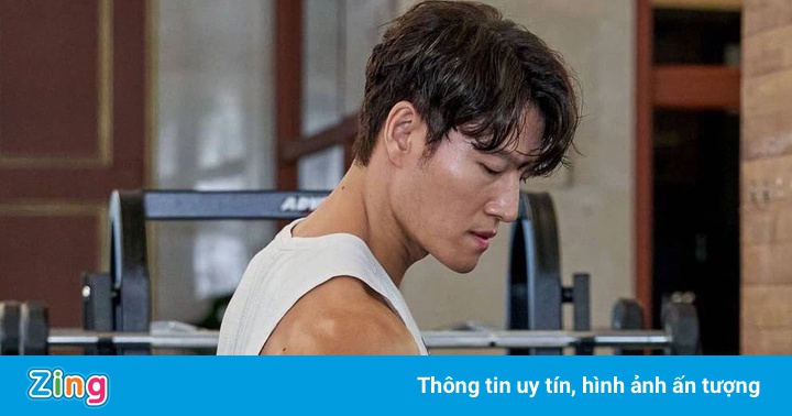 Nam ca sĩ tránh được scandal nhờ đam mê tập gym