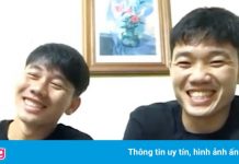 Xuân Trường giúp Minh Vương nói chuyện với con gái HLV Kiatisuk