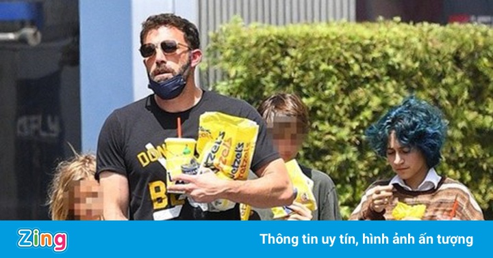 Ben Affleck đi chơi cùng con gái của Jennifer Lopez