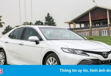 Tôi nên mua Toyota Camry hay Mercedes-Benz C200 2017 với 1 tỷ đồng?
