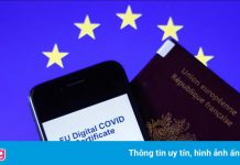 Italy phá đường dây bán hộ chiếu vaccine giả trên ‘dark web’