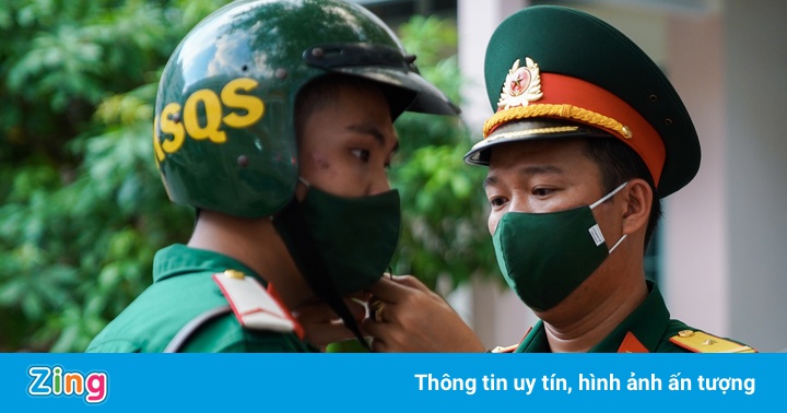 Công chức ở TP.HCM không mặc đồng phục, đeo thẻ sẽ bị phạt Công chức ở TP.HCM không mặc đồng phục, đeo thẻ sẽ bị phạt