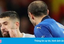 Chiellini ra đòn tâm lý với Alba trước loạt luân lưu