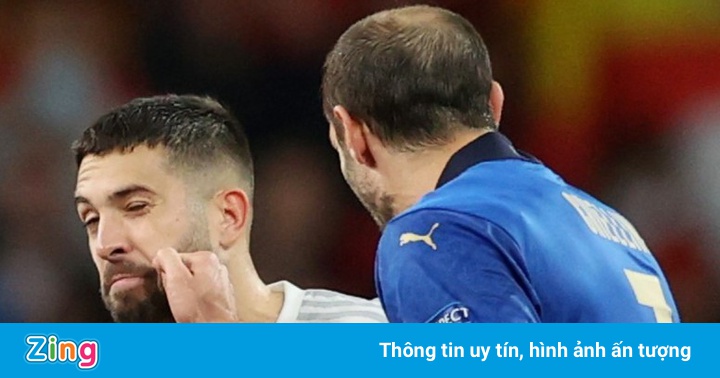 Chiellini ra đòn tâm lý với Alba trước loạt luân lưu