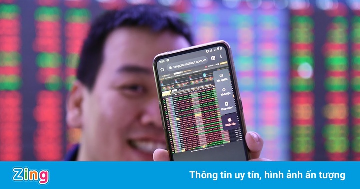 Sắc xanh bao phủ giúp VN-Index tăng hơn 13 điểm