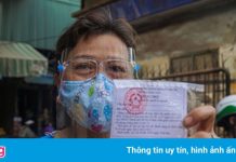 Phát phiếu đi chợ ở TP.HCM còn chồng chéo