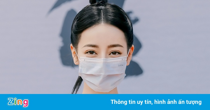 Ảnh hậu trường của Địch Lệ Nhiệt Ba