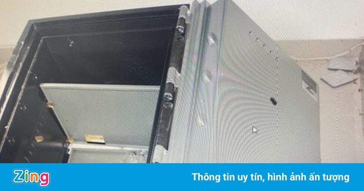Điều tra vụ công ty bị trộm đột nhập phá két sắt lấy gần 2 tỷ đồng Điều tra vụ công ty bị trộm đột nhập phá két sắt lấy gần 2 tỷ đồng