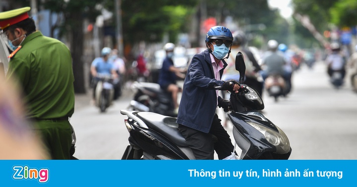 Nhiều người quay đầu xe khi thấy chốt kiểm soát dịch tại quận 3 Nhiều người quay đầu xe khi thấy chốt kiểm soát dịch tại quận 3