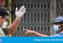 Người dân khu phong tỏa quận 7 kêu cứu vì khó mua rau, thịt cá