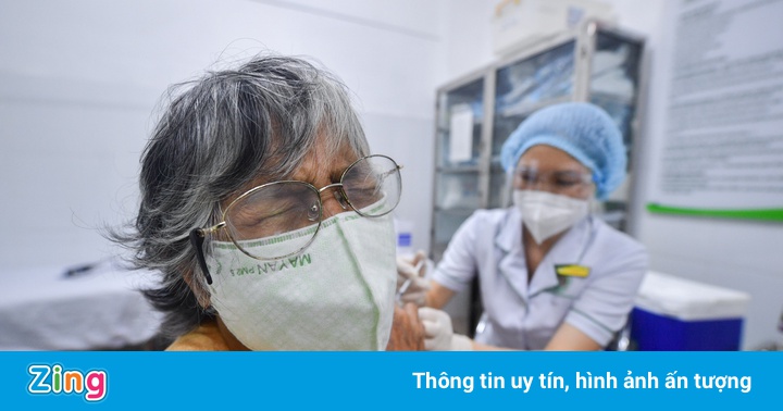 Người cao tuổi mắc bệnh huyết áp có được tiêm vaccine Covid-19? Người cao tuổi mắc bệnh huyết áp có được tiêm vaccine Covid-19?