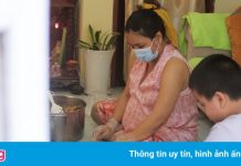 Biệt đội bà bầu nấu cơm tặng shipper giữa dịch Covid-19 ở TP.HCM