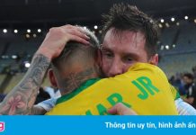 Messi an ủi Neymar sau khi vô địch