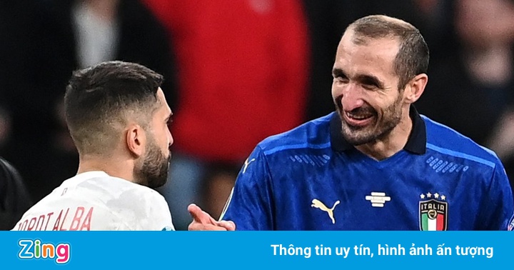 Chiêu trò của Chiellini với Alba