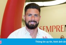 Giroud rạng ngời ở Milan