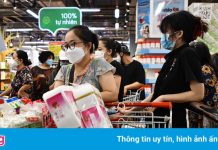 Siêu thị ở Hà Nội đầy ắp hàng ngày đầu tăng cấp độ giãn cách