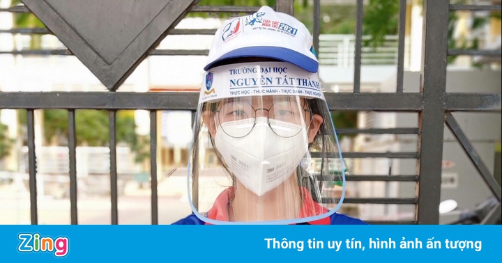 Nữ sinh tình nguyện tham gia siêu thị 0 đồng tại TP.HCM