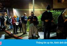 ‘Và thanh niên ở Seattle bước khỏi hàng, nhường vaccine cho người già’