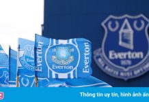 Vợ sao Everton bỏ nhà khi chồng bị bắt vì tội ấu dâm