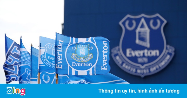 Vợ sao Everton bỏ nhà khi chồng bị bắt vì tội ấu dâm