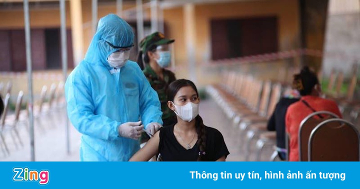 Thủ tướng Hun Sen giao 30 xe tải chở vaccine cho các tỉnh