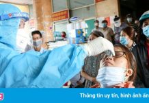 Lao động TP.HCM đổ xô đi xét nghiệm SARS-CoV-2