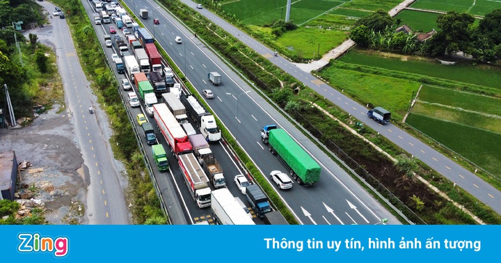 Cửa ngõ Hà Nội ùn tắc từ sáng đến chiều