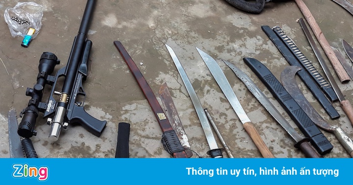 Hai người dương tính ma túy trong căn nhà chứa súng và mã tấu