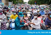 Người dân TP.HCM đi lại đông đúc trong ngày thứ 4 áp dụng Chỉ thị 16