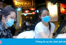 Phương Thanh cắt tóc ở bệnh viện dã chiến, 3 hoa hậu phát cơm tới đêm