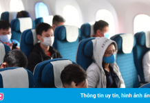 Giá vé máy bay tăng gấp đôi vì ít chuyến