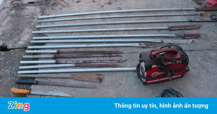 20 thanh thiếu niên chế hung khí để giải quyết mâu thuẫn