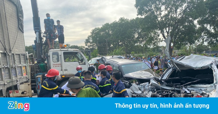 9 ôtô tông liên hoàn, quốc lộ 1 ùn tắc