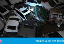 Xe ôtô nằm chồng lên nhau sau trận lũ ở Trịnh Châu