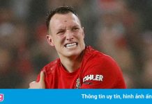 Phil Jones chưa thể xác định tương lai ở MU