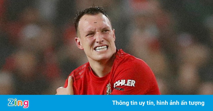 Phil Jones chưa thể xác định tương lai ở MU