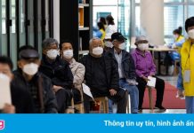 Đợi hơn 100 giờ để được tiêm vaccine ở Hàn Quốc