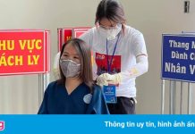 Nghệ sĩ cắt tóc, hát tặng bác sĩ ở bệnh viện dã chiến TP.HCM