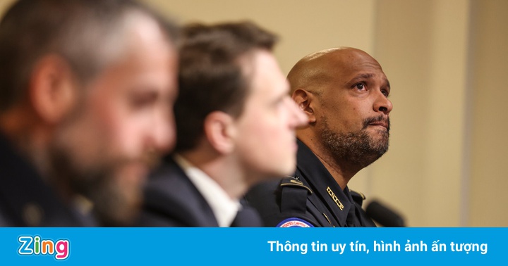 Cảnh sát Mỹ vụ bạo động ở Điện Capitol: Tôi còn con nhỏ, đừng đánh nữa Cảnh sát Mỹ vụ bạo động ở Điện Capitol: Tôi còn con nhỏ, đừng đánh nữa
