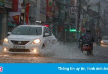 TP.HCM có mưa dông kèm gió to trong chiều nay