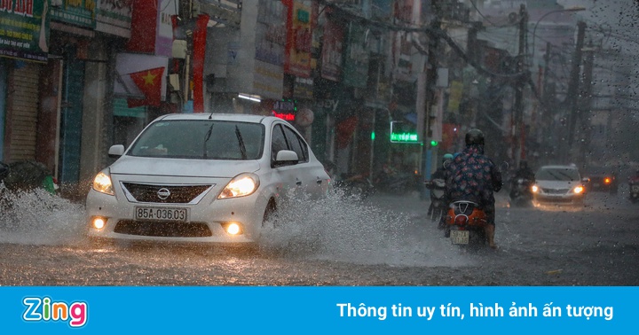 TP.HCM có mưa dông kèm gió to trong chiều nay