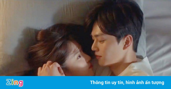 Song Kang sốc khi xem lại cảnh tình cảm với Han So Hee