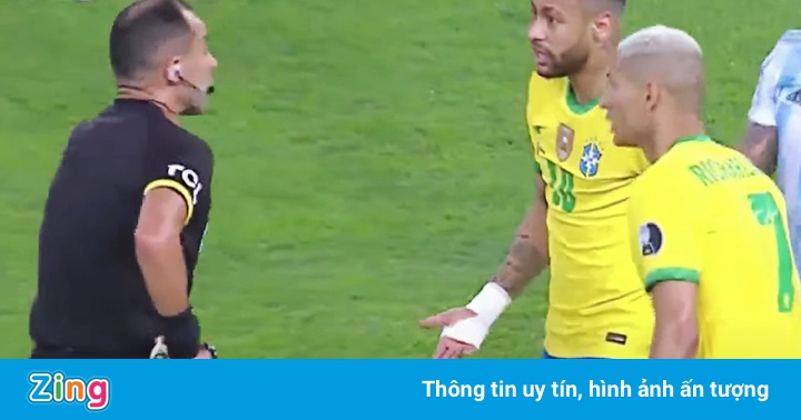 Neymar bị rách quần trên sân đấu chung kết Copa America 2021